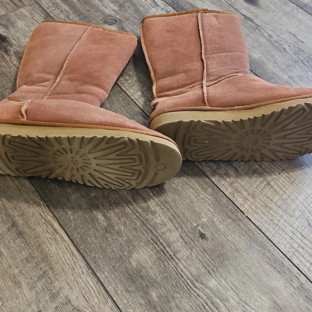 UGG Classic Short  Seude Boots
